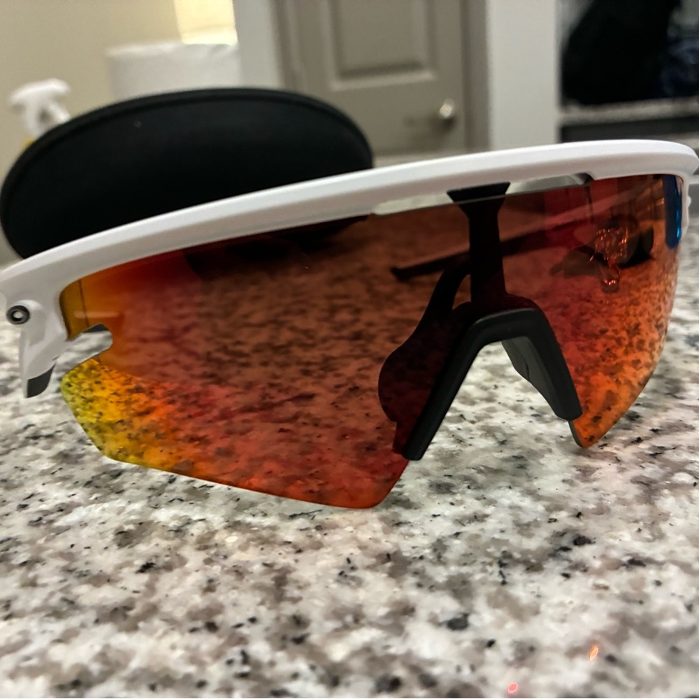 Sphaera™ Slash - White Sports Sunglasses with Red Lens